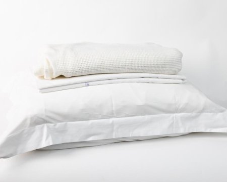 Linen Set With White Cellular Blanket